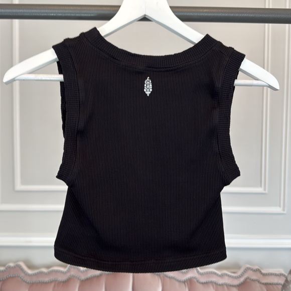 FREE PEOPLE HAPPINESS RUN MUSCLES TOP SIZE M/L - Picture 11 of 15